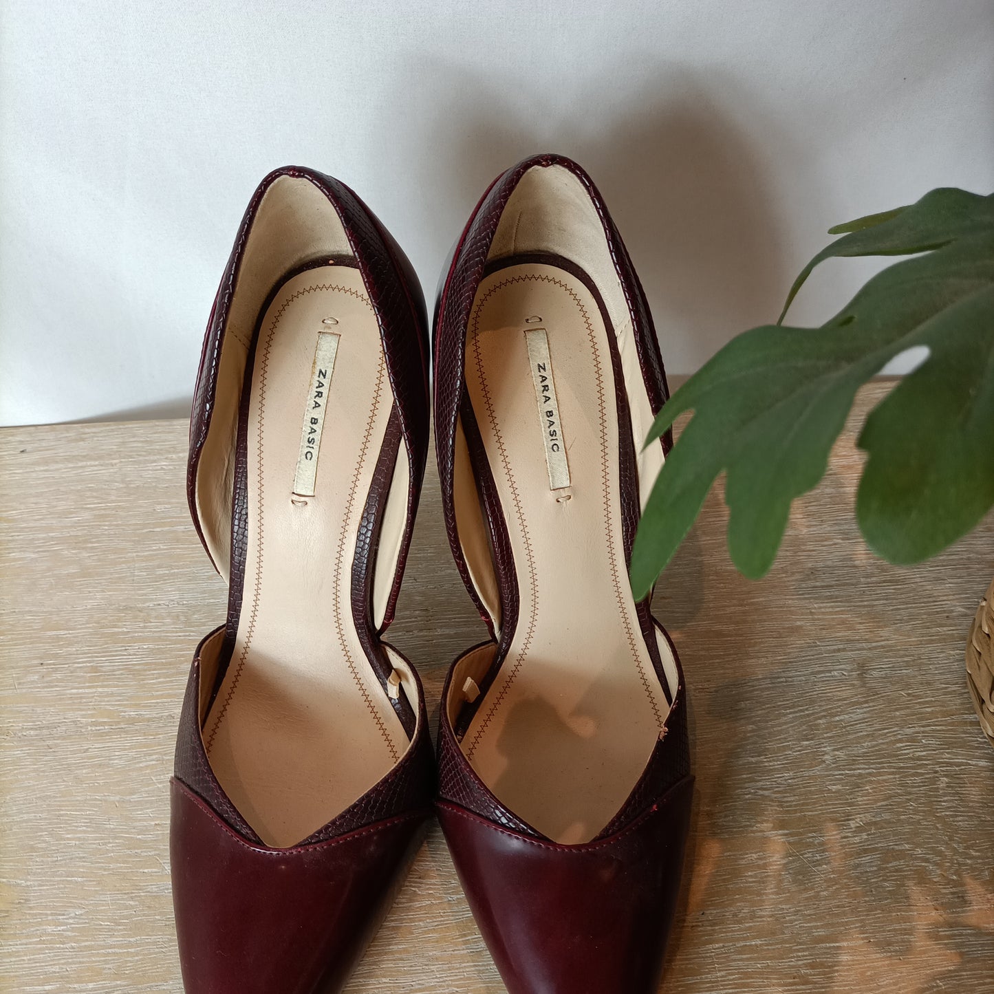 ZARA. Zapatos de vestir burdeos T.38