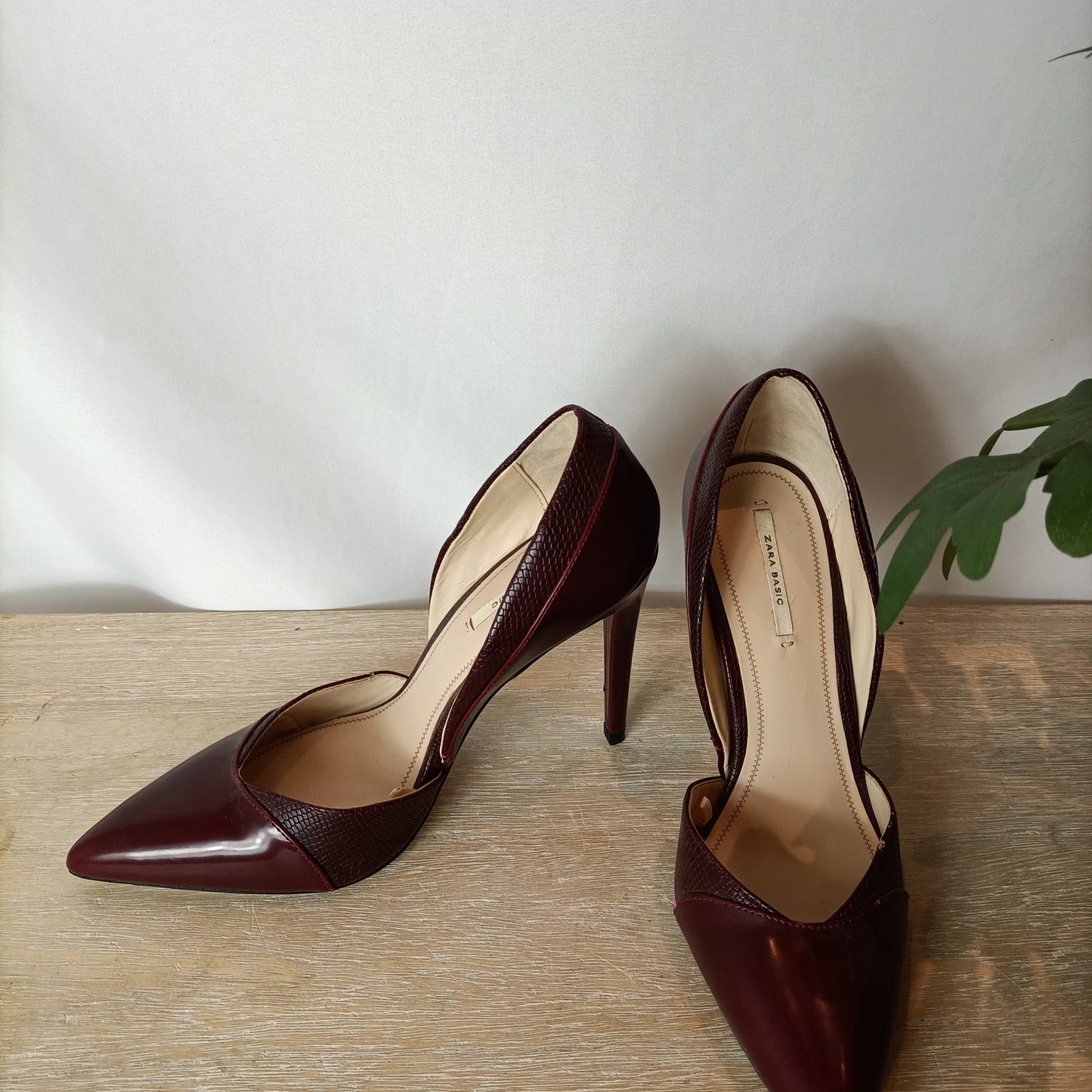 ZARA. Zapatos de vestir burdeos T.38