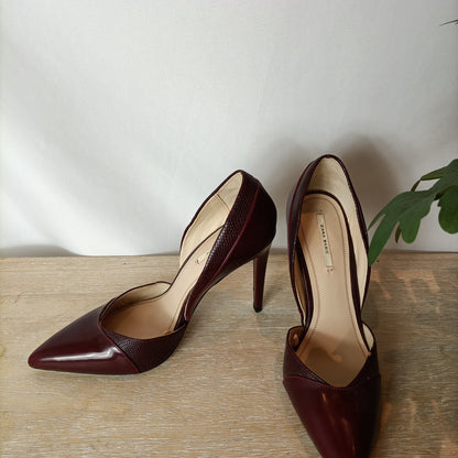 ZARA. Zapatos de vestir burdeos T.38