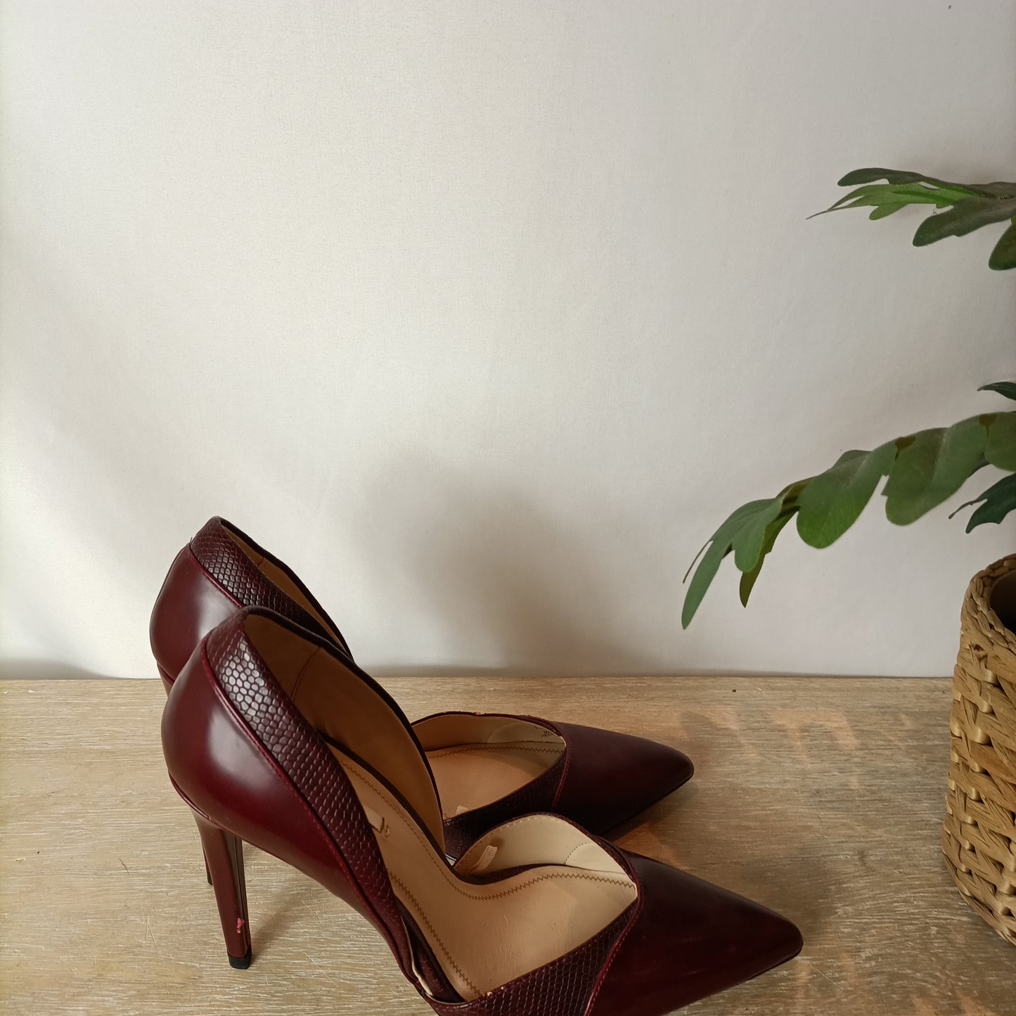 ZARA. Zapatos de vestir burdeos T.38