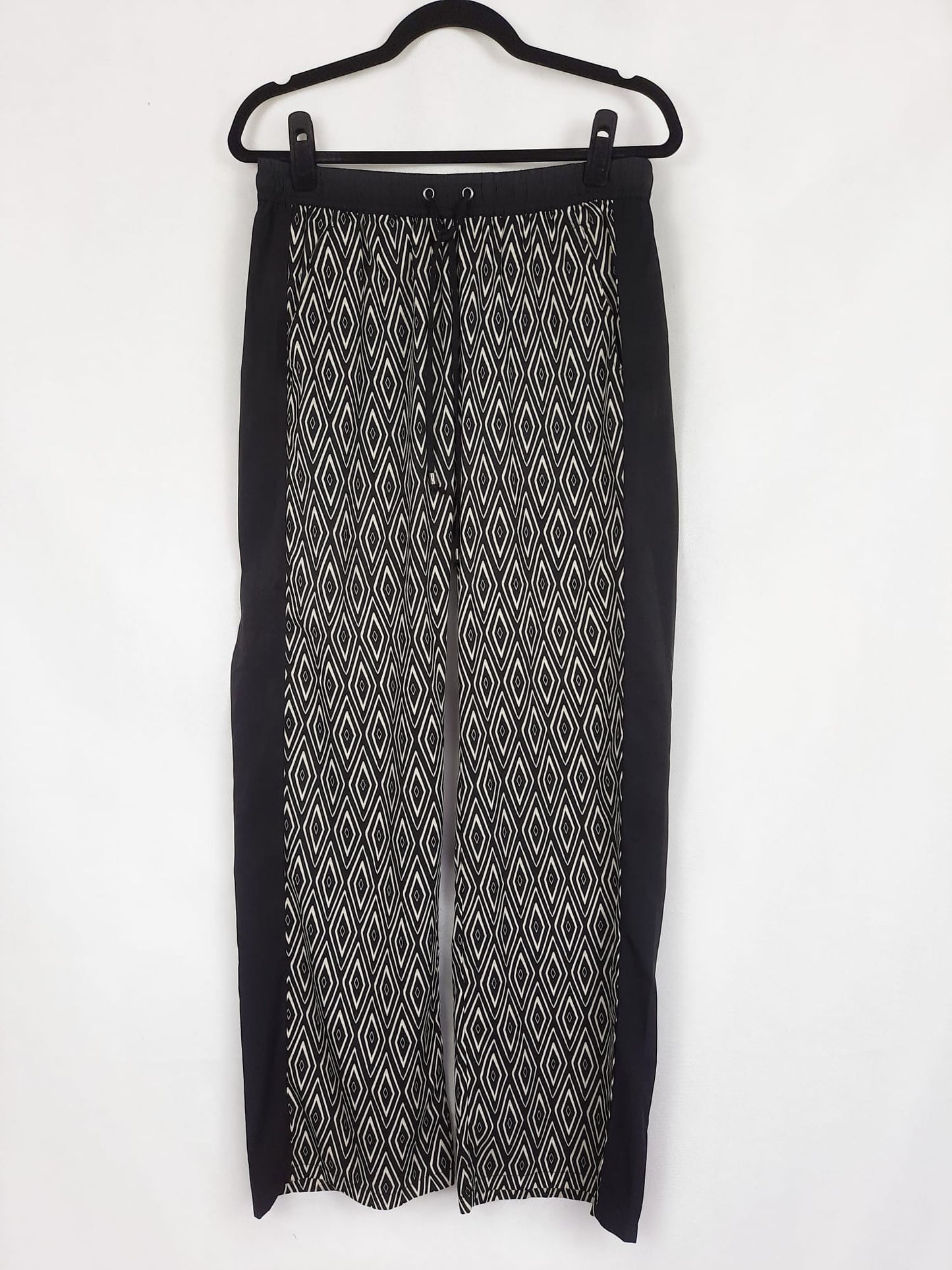 STRADIVARIUS. Flowy trousers, size S