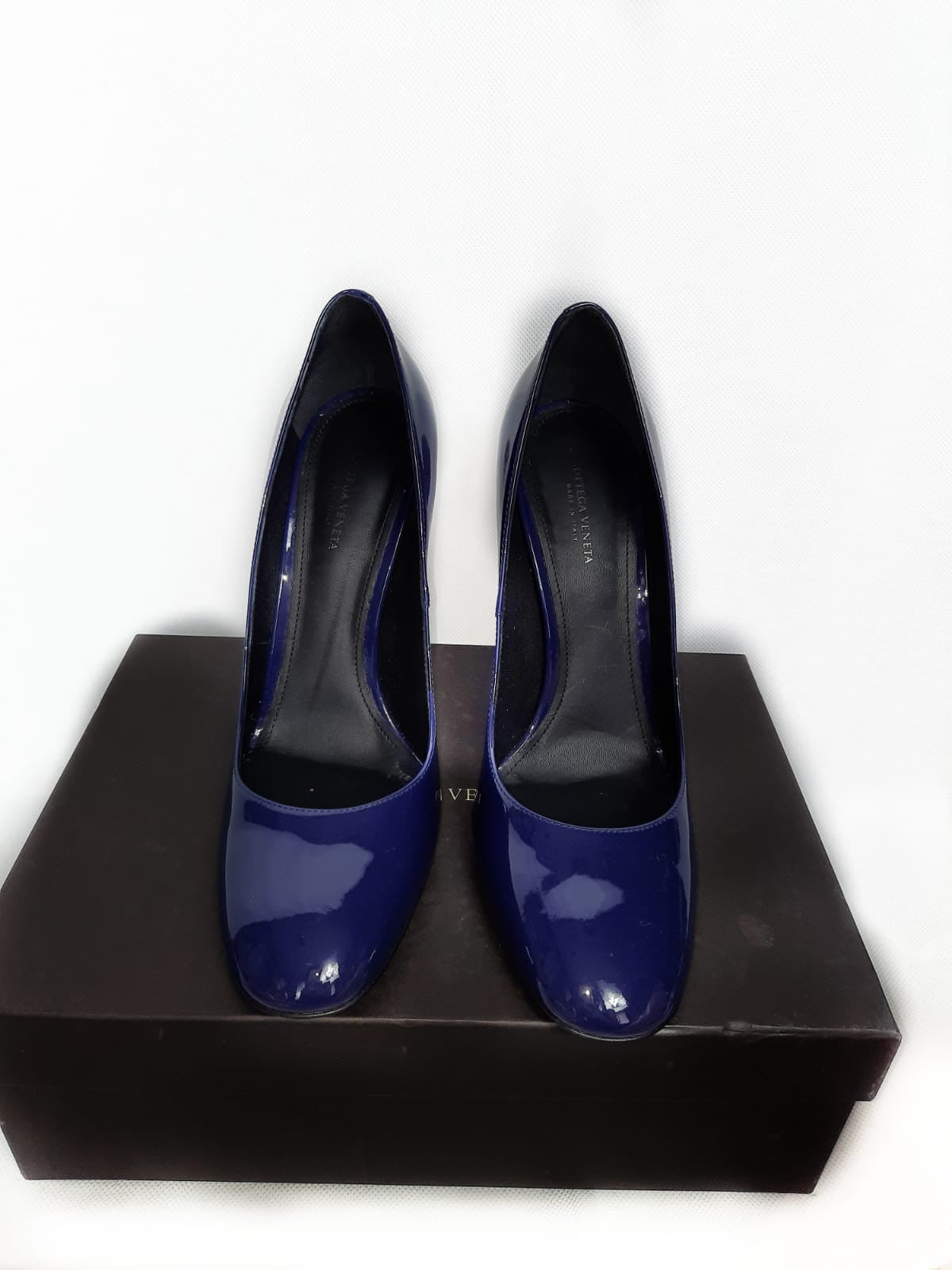 BOTTEGA VENETA. Patent leather shoes, size 39.5