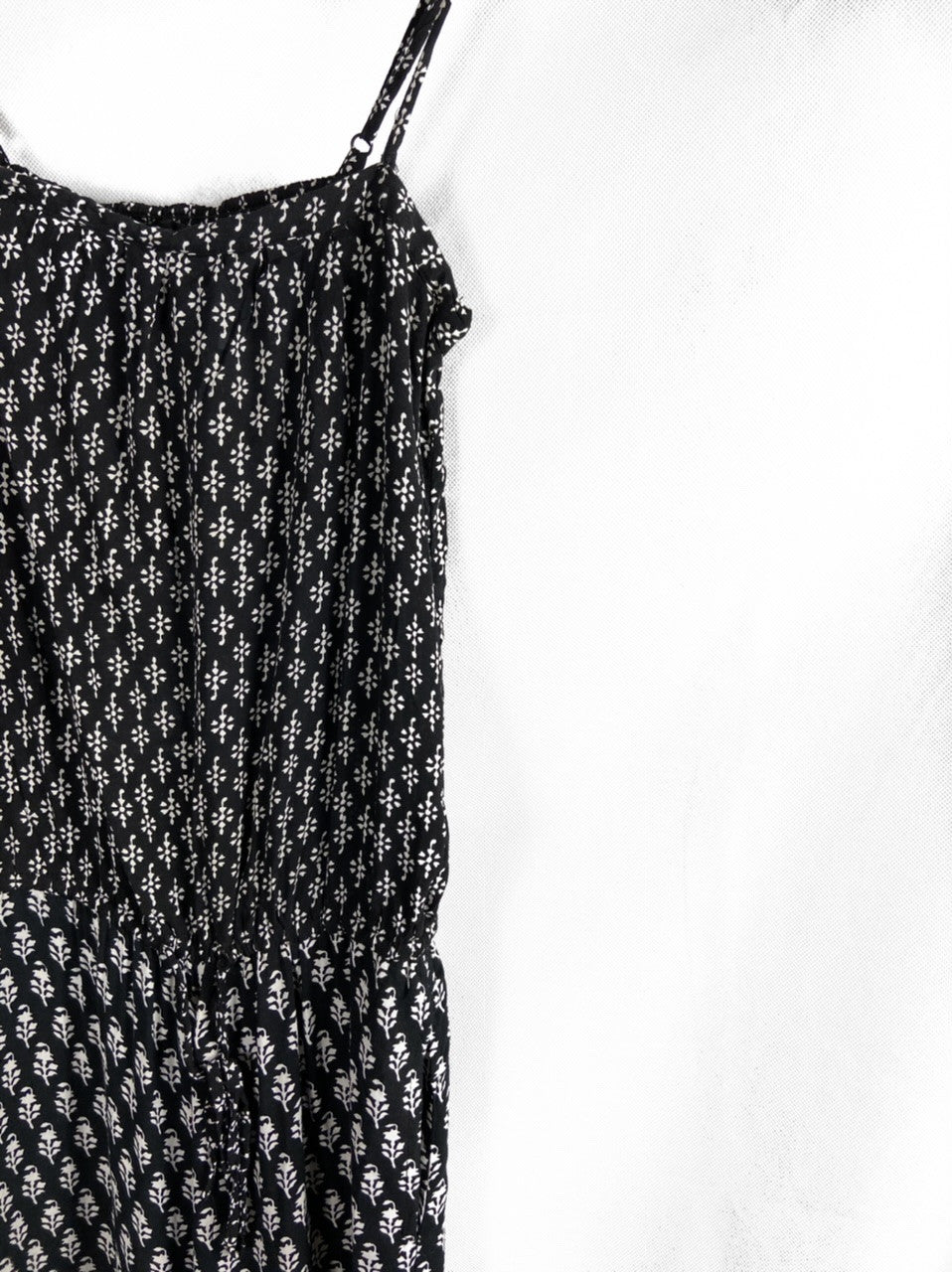 OYSHO.Mono  negro floresT.S