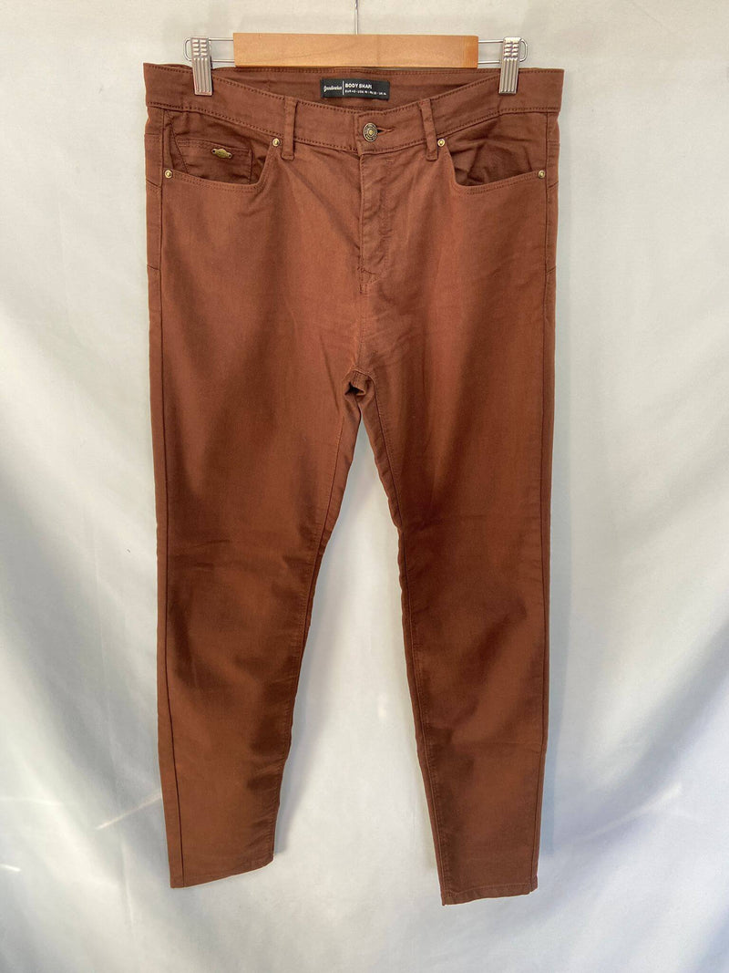 STRADIVARIUS.Pantalones marrones T.42