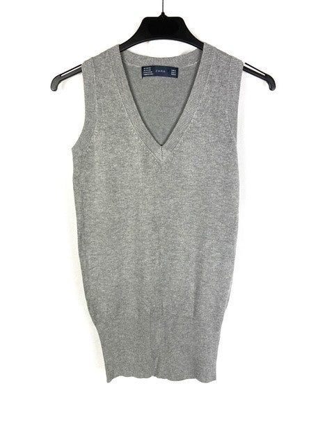 ZARA. Grey sleeveless sweater Ts