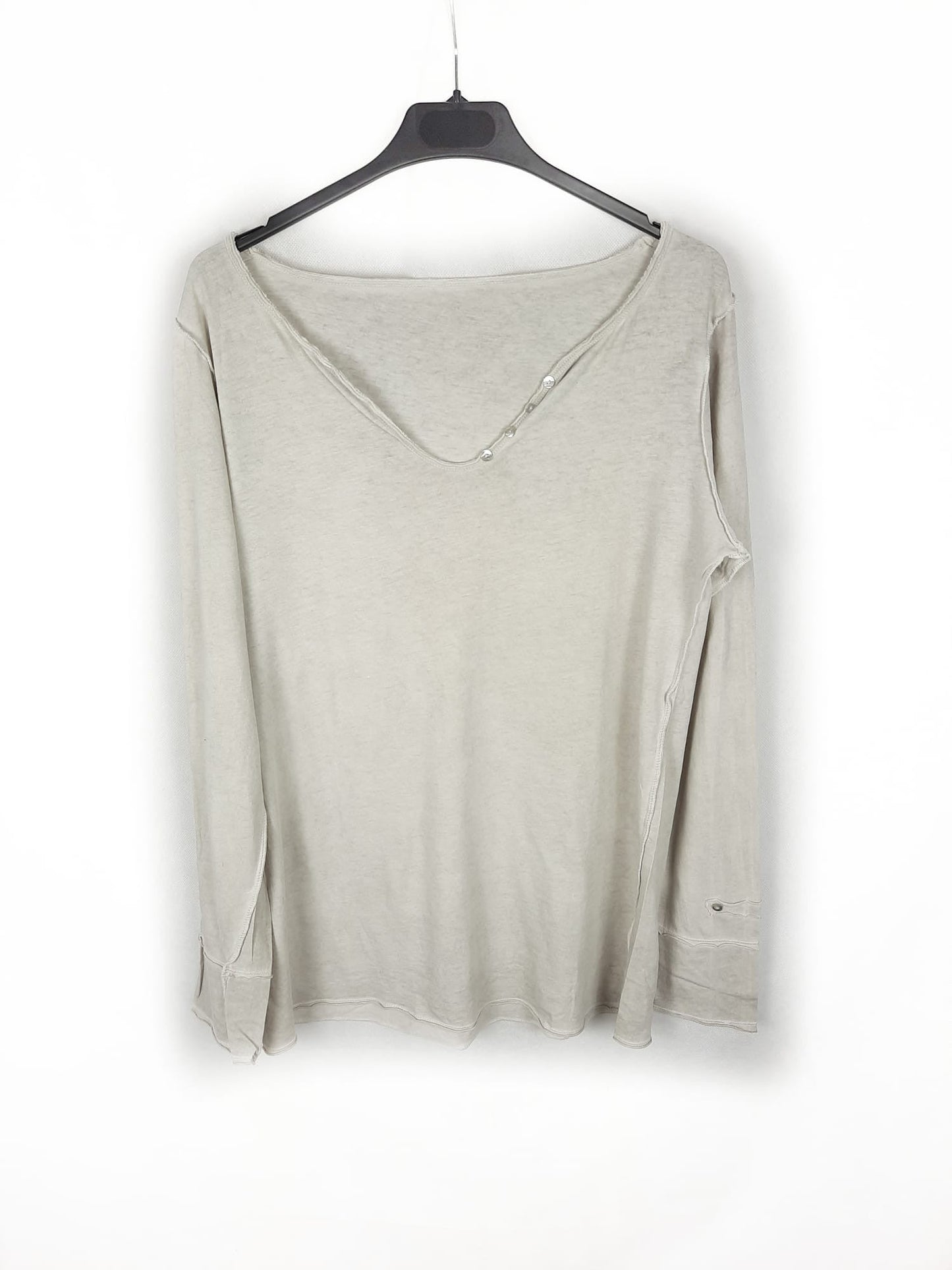 OTRAS. Camiseta beige botones cuello T.u