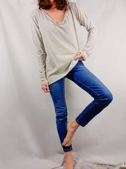 OTRAS. Camiseta beige botones cuello T.u