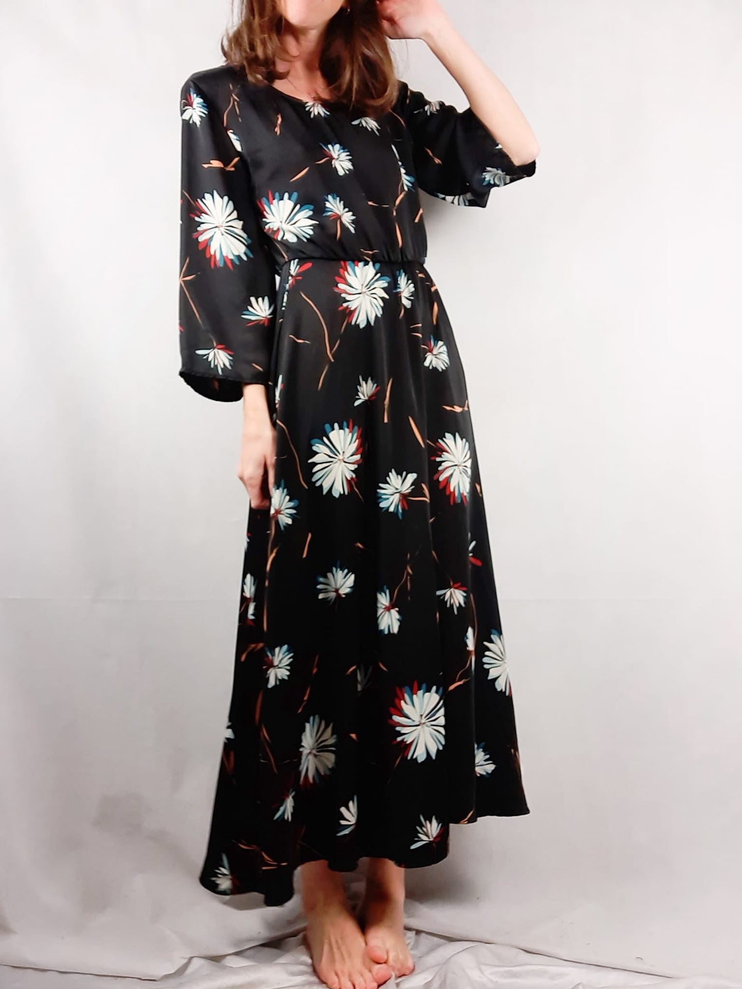 DIXIE. Vestido negro fluido flores T.u (S/M)