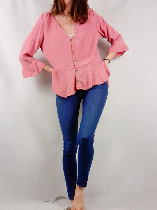 H&M. Top rosa botones T.42