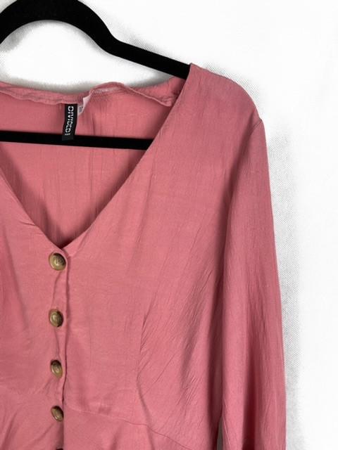 H&M. Top rosa botones T.42
