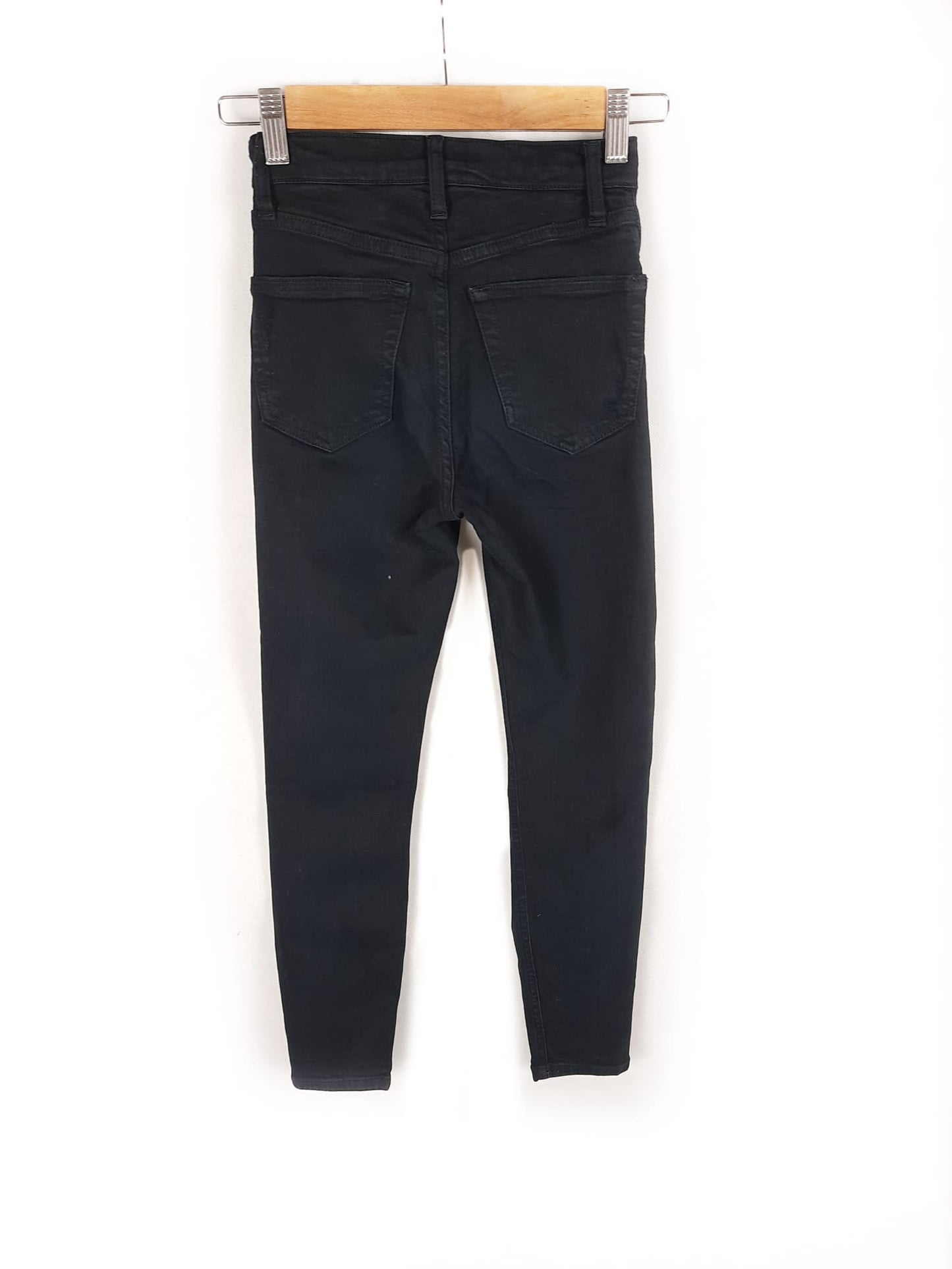 TOPSHOP.Pantalones negros rotos rodillas T.30/32
