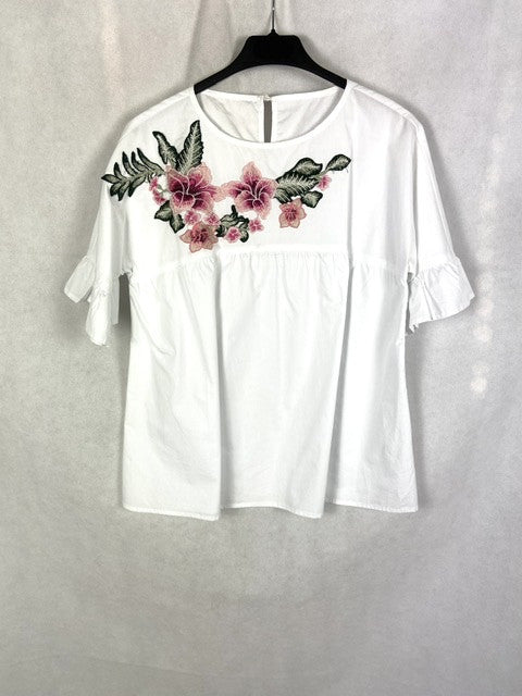 OTRAS.Blusa blanca flores bordadas T.s oversized