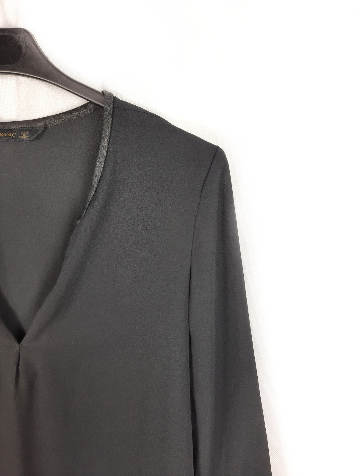 ZARA.Black V-neck blouse T.xs