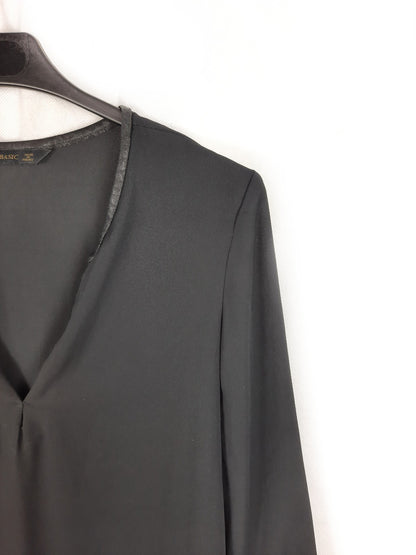 ZARA.Black V-neck blouse T.xs