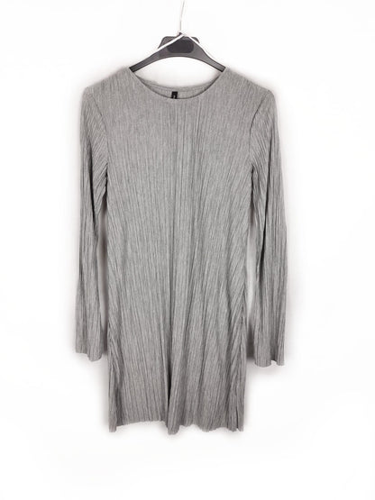 STRADIVARIUS.Vestido corto gris T.s