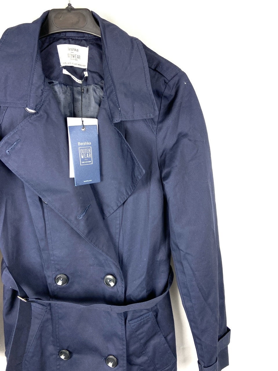 BERSHKA.Gabardina azul marino T.s