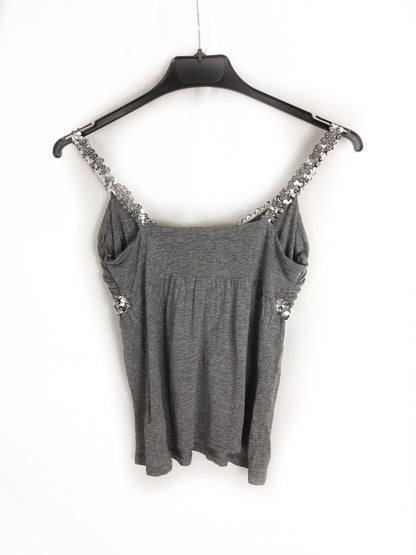 H&M. Top gris lentejuelas T.6 años