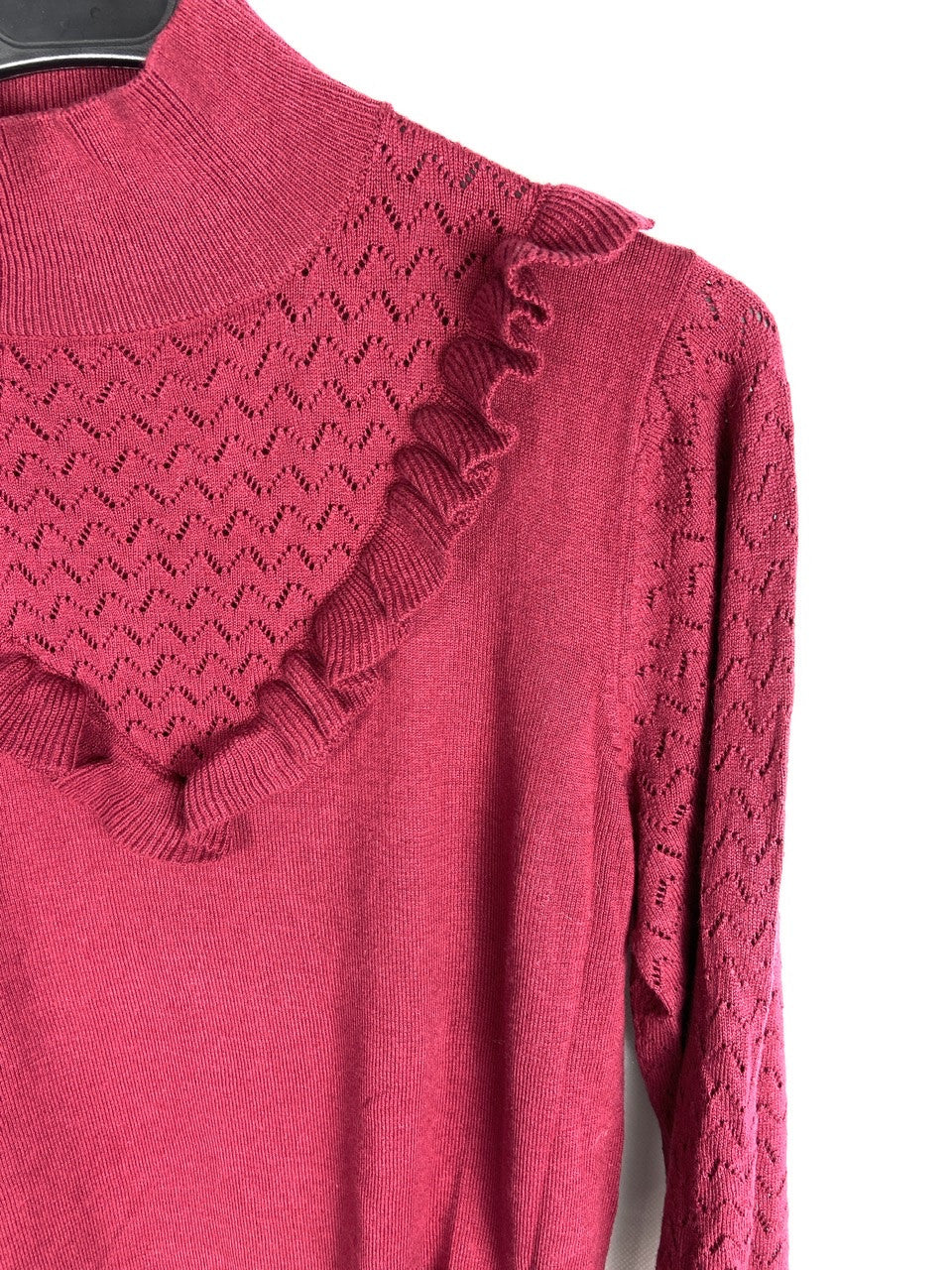 LA REDOUTE. Burgundy die-cut sweater Tm