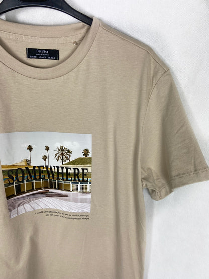 BERSHKA.Camiseta beige T.xs
