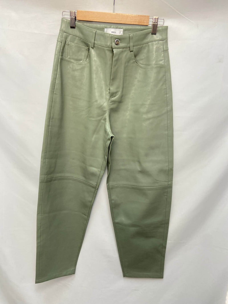 MANGO.Pantalones piel verdes pastel T.36
