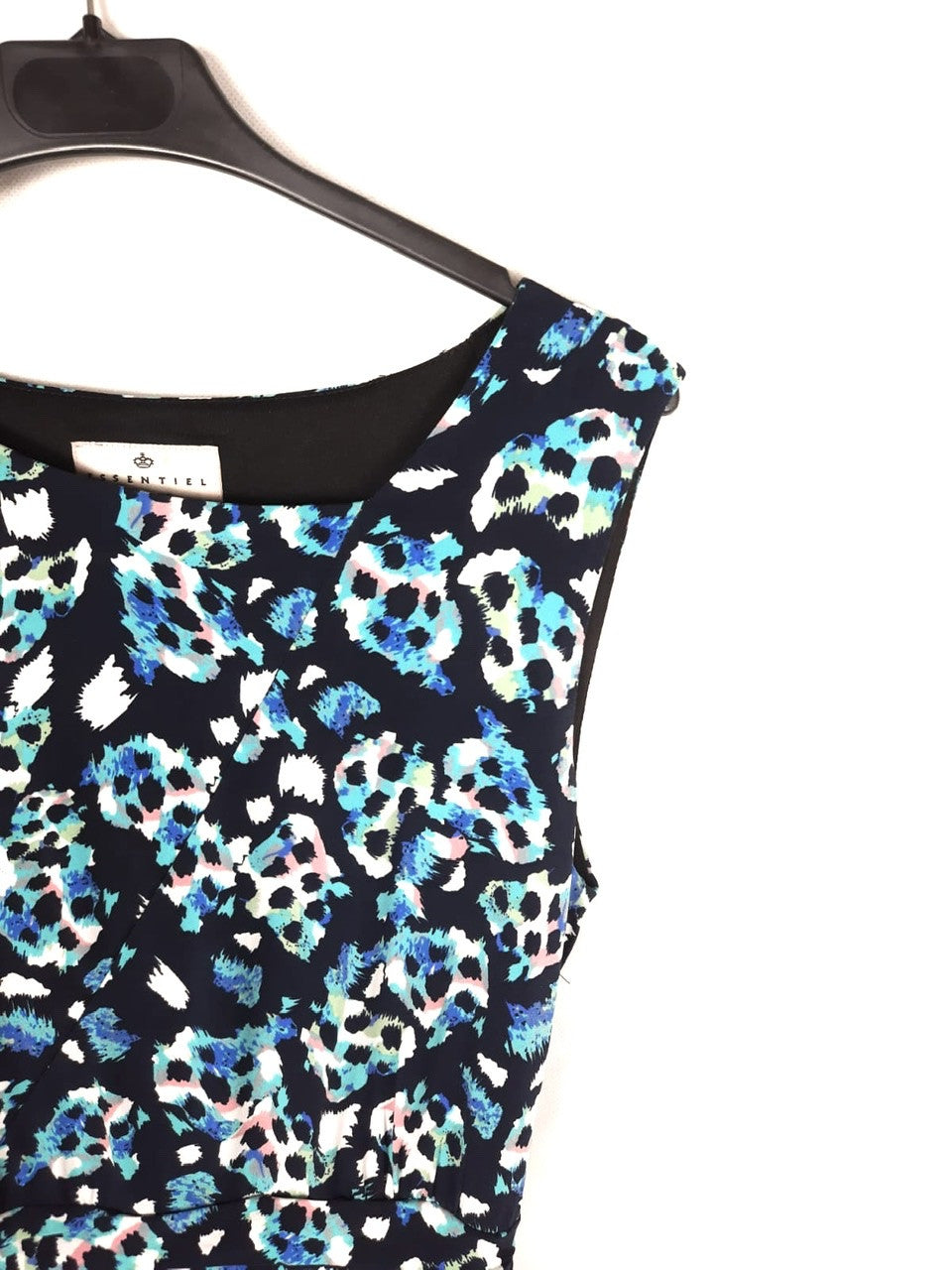 ESSENTIEL. Printed midi dress S.36