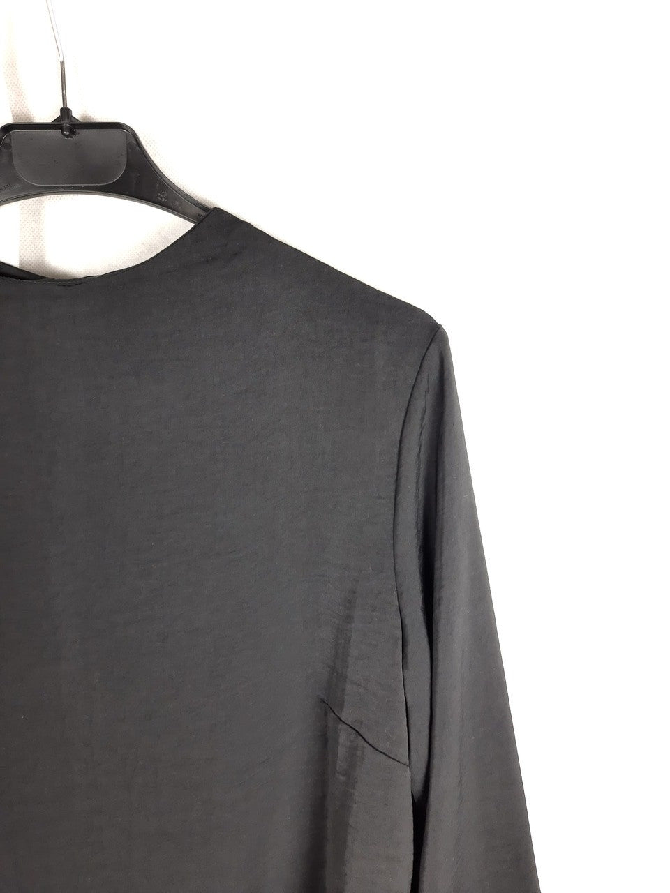 H&amp;M. Flowy black blouse S.36