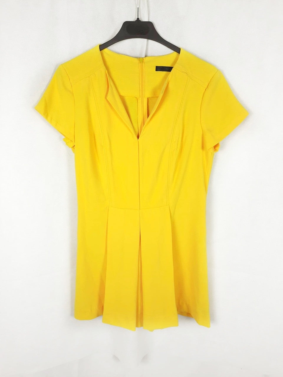 ZARA. Short yellow jumpsuit Ts