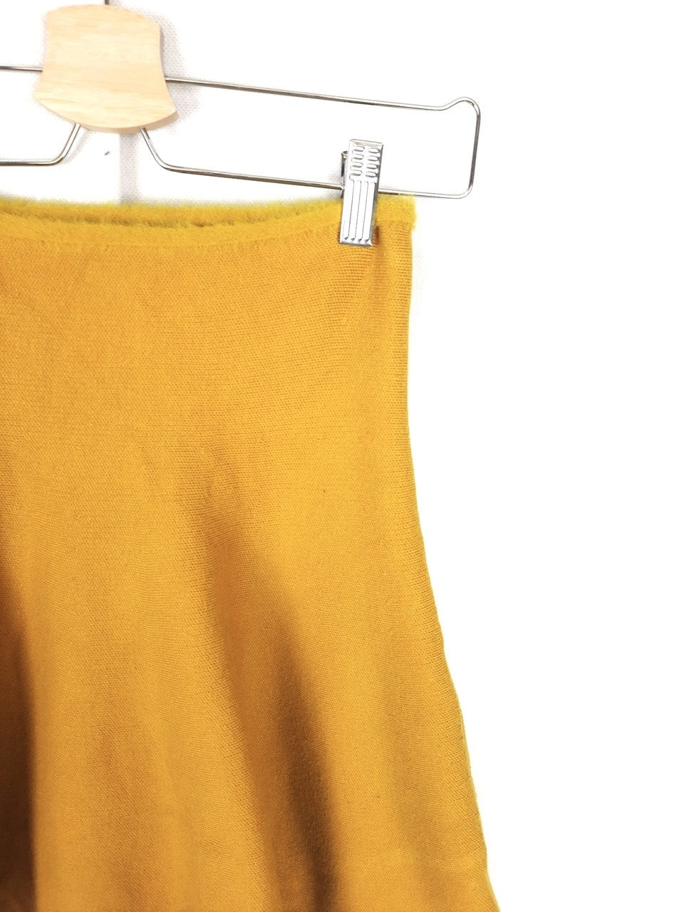 ZARA. Falda corta punto mostaza T.m