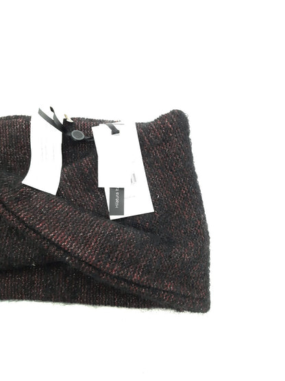 INTROPIA. Cuello negro y burdeos