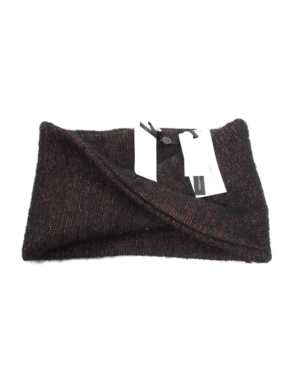 INTROPIA. Cuello negro y burdeos