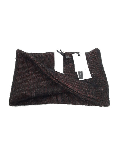 INTROPIA. Cuello negro y burdeos