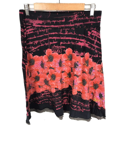 DESIGUAL. Falda corta negra escrita T.m