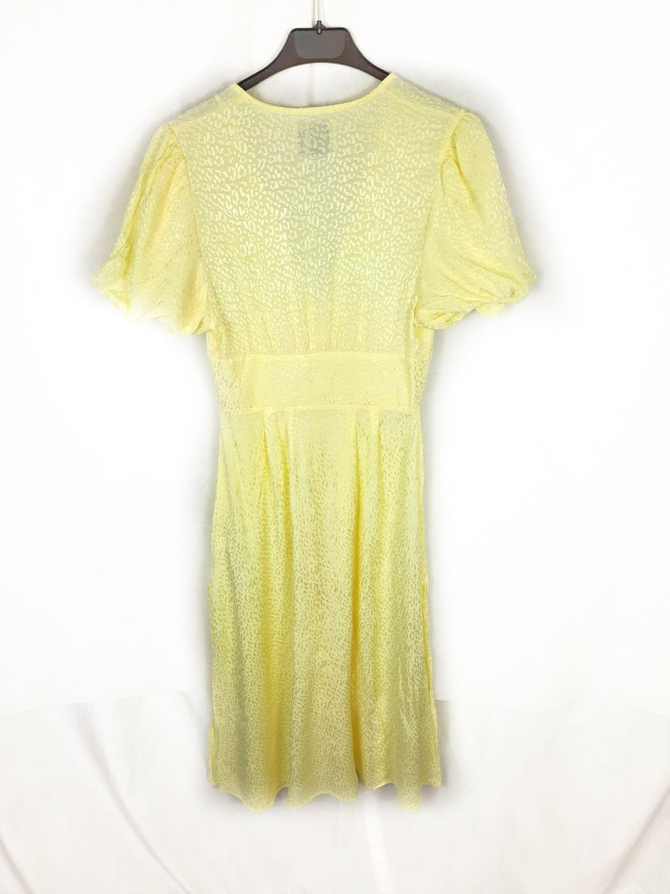 BERSHKA. Blusa larga amarillo animal print T.xs