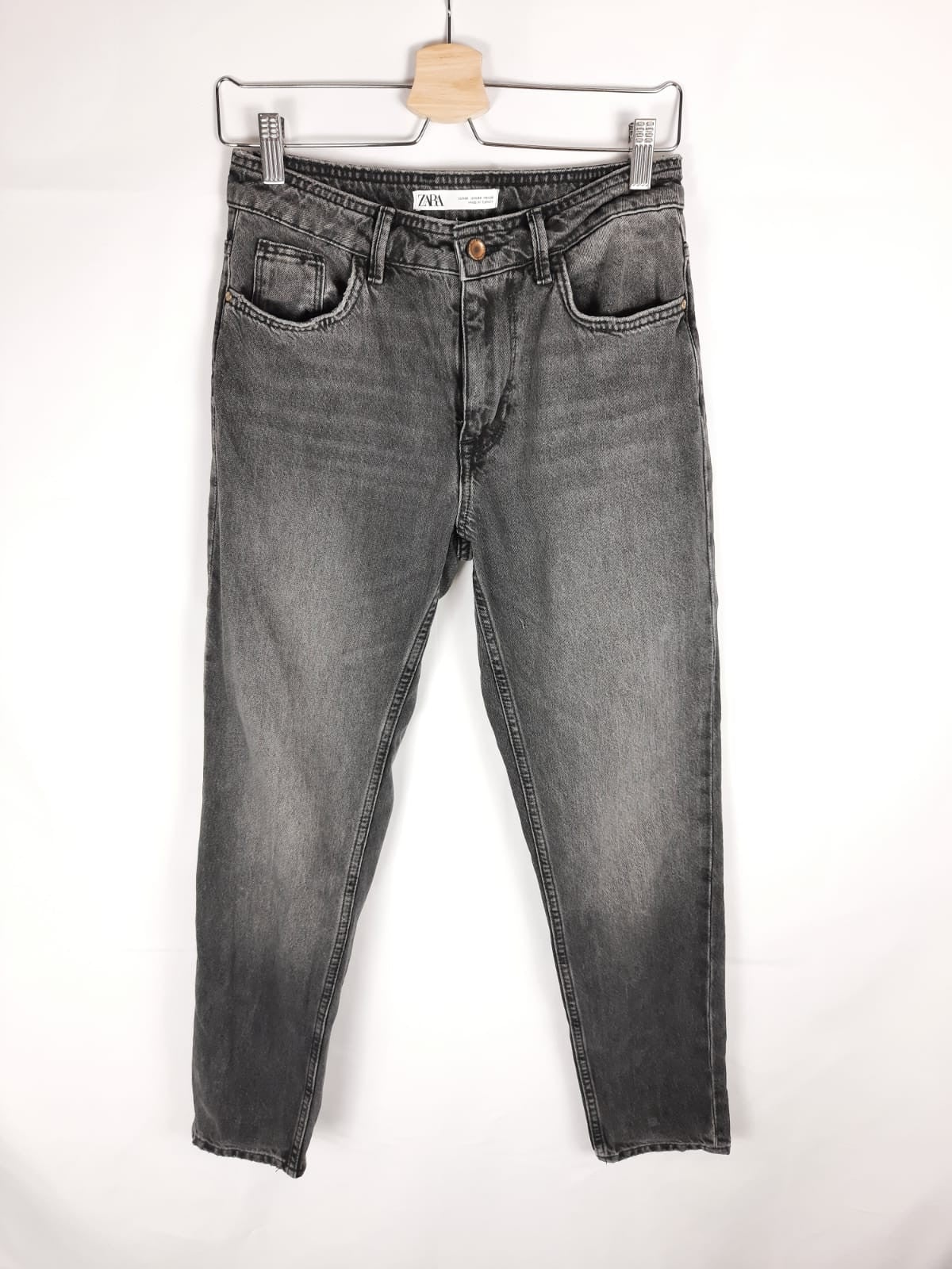 ZARA. pantalon gris desgastado T.36
