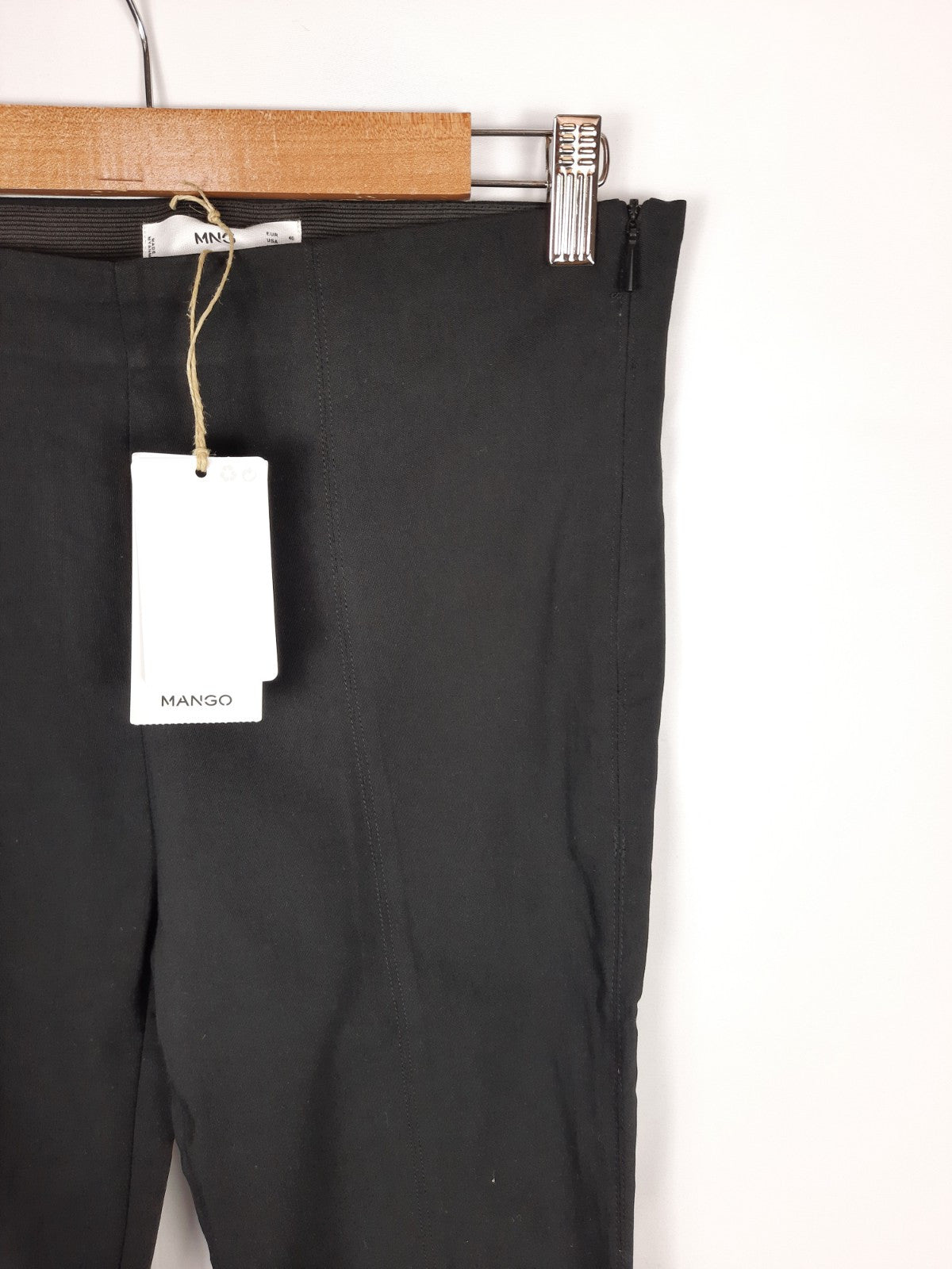 MANGO. pantalon negro elastico T.40