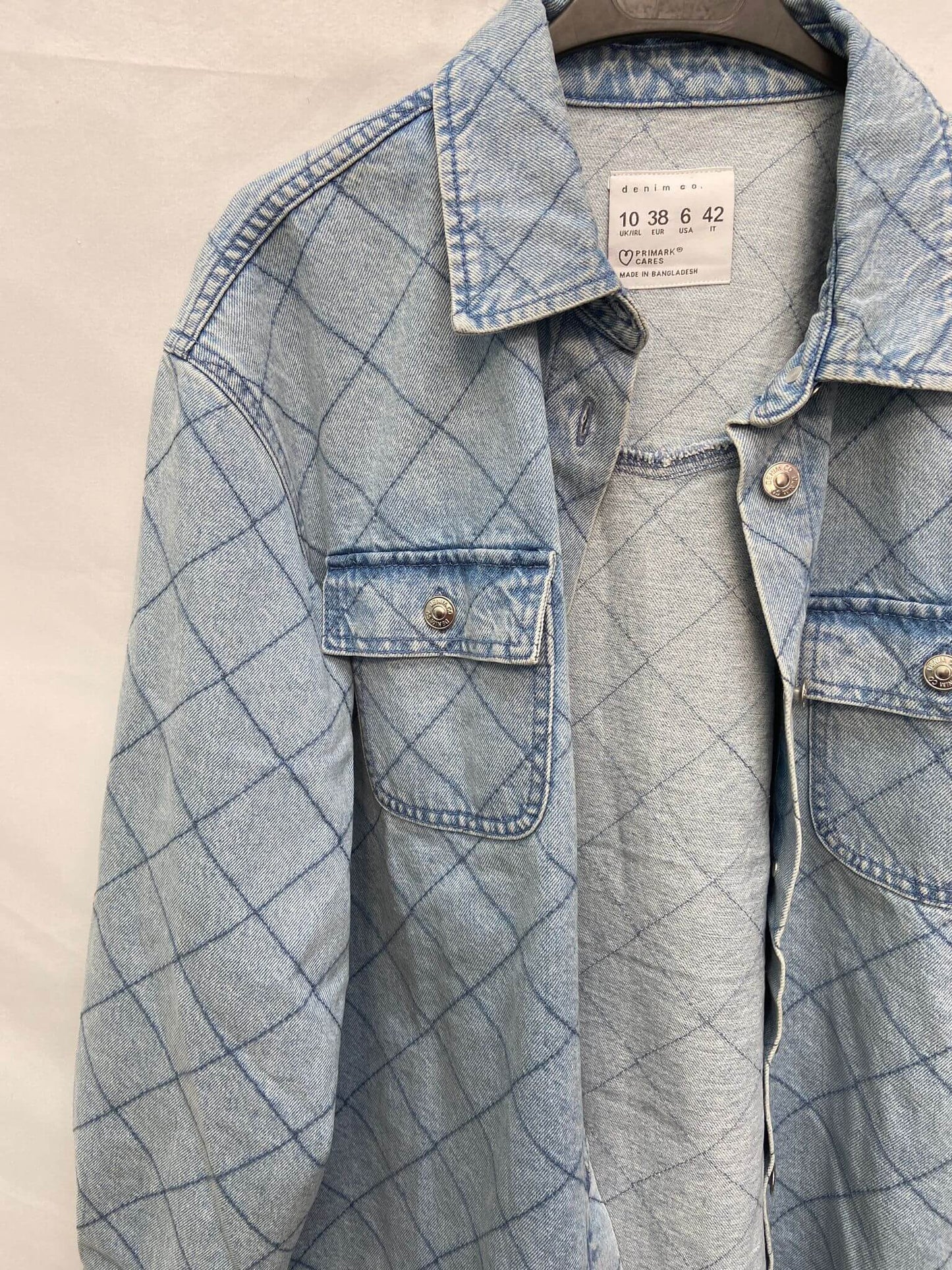 Primark.Cazadora denim dibujo costuras T.38