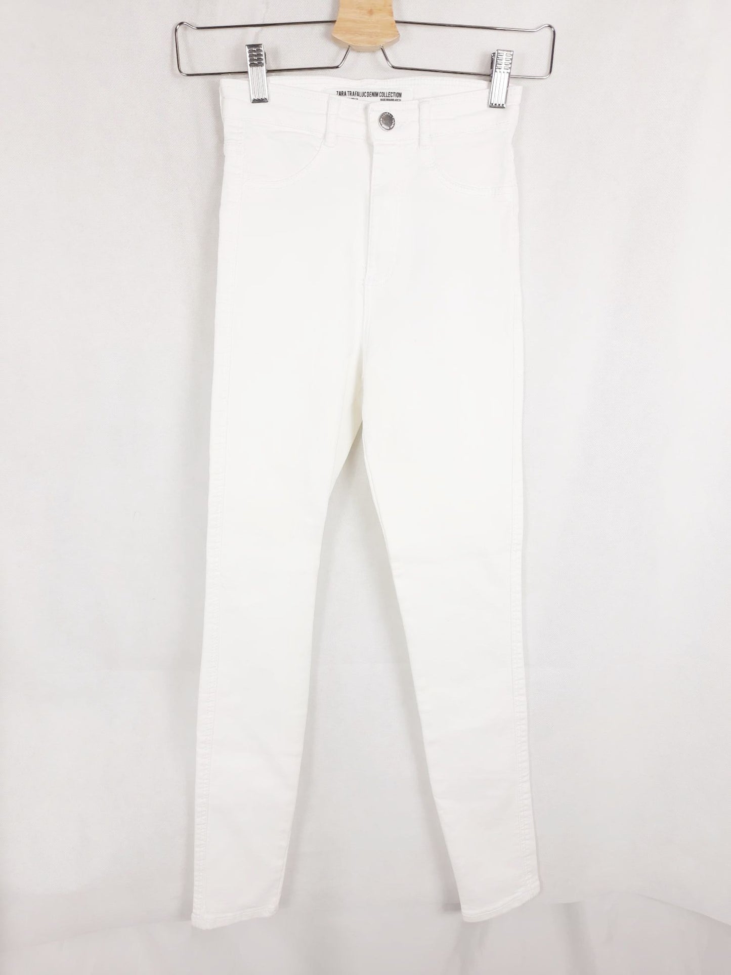 ZARA. White skinny pants size 34