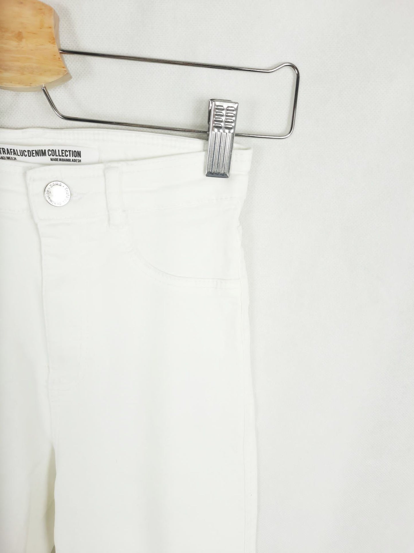ZARA. White skinny pants size 34