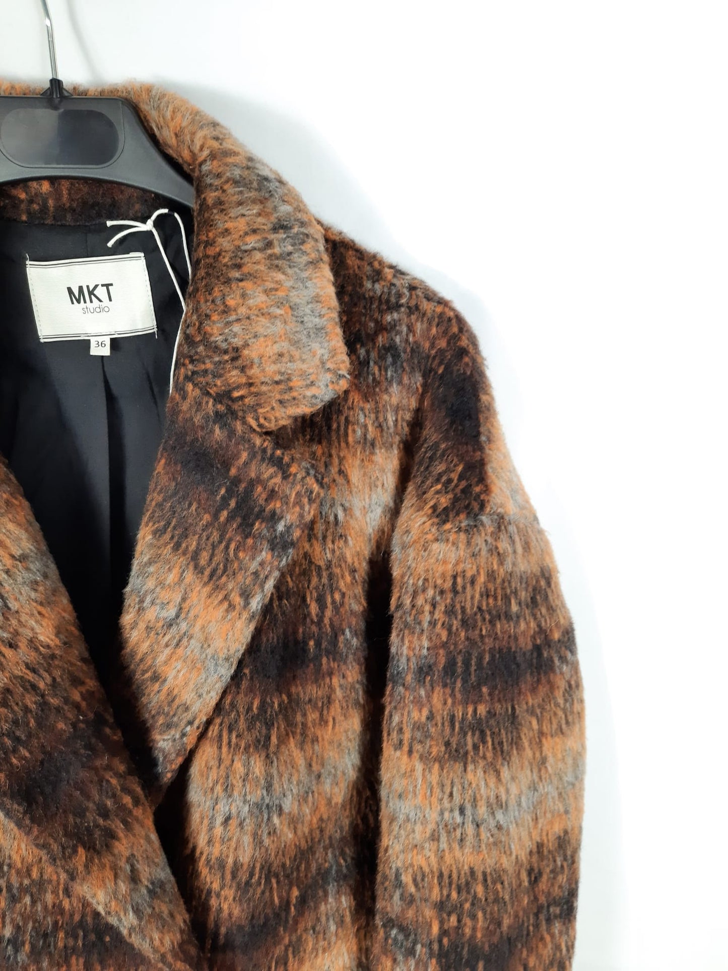 MKT STUDIO. abrigo pelito tonos marrones T.36