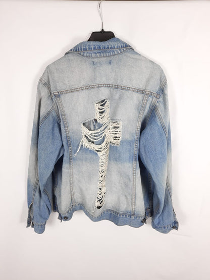 MONO B. cazadora vaquera espalda cruz rota T.U