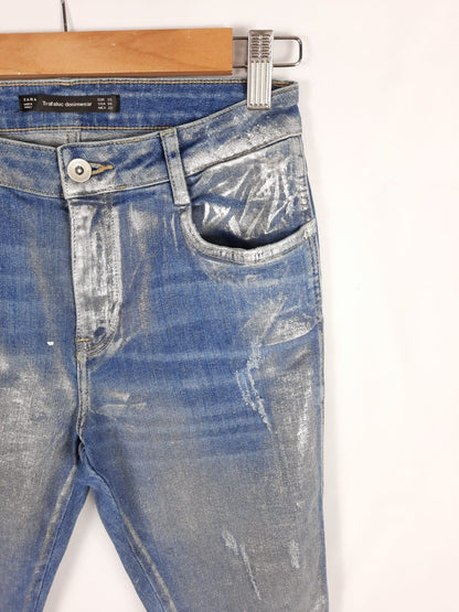 ZARA. pantalon vaquero metalizado T.38