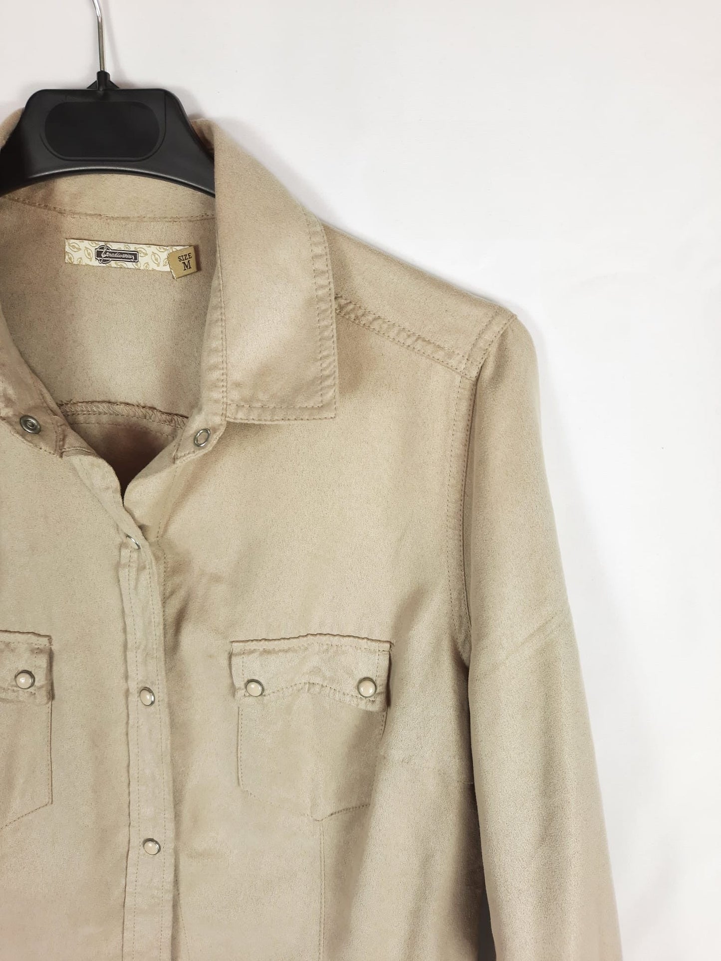 STRADIVARIUS.Sobrecamisa/camisa beige antelina T.m
