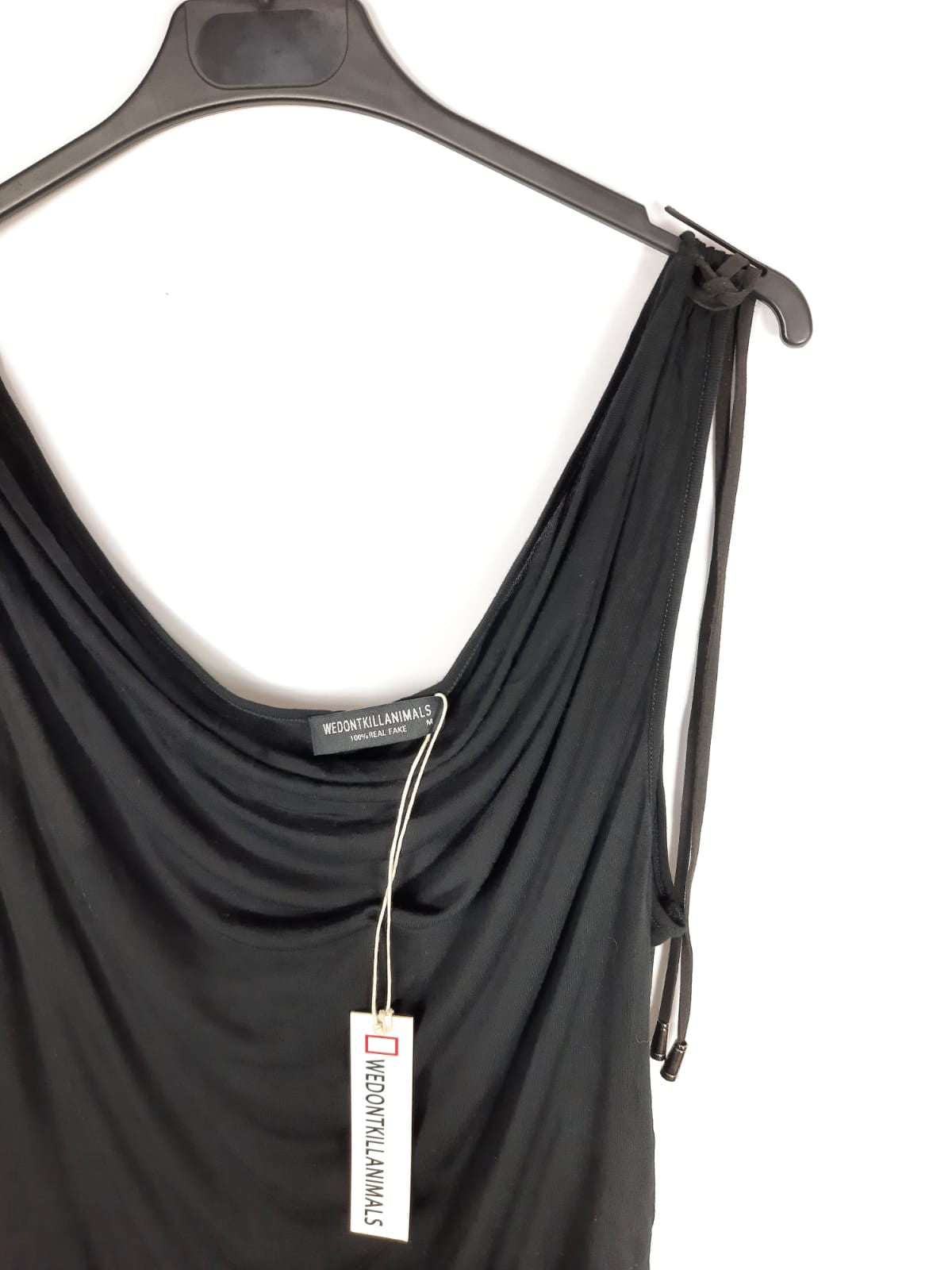 WDKA.Camiseta negra detalle hombro T.m