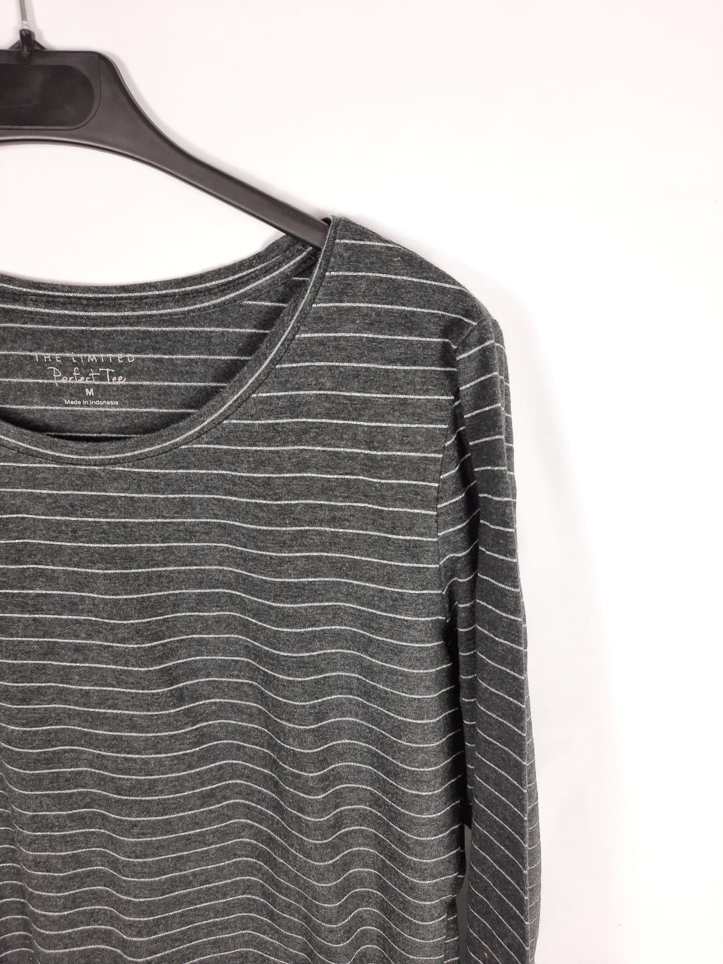 OTRAS. camiseta rayas plateadas T.m