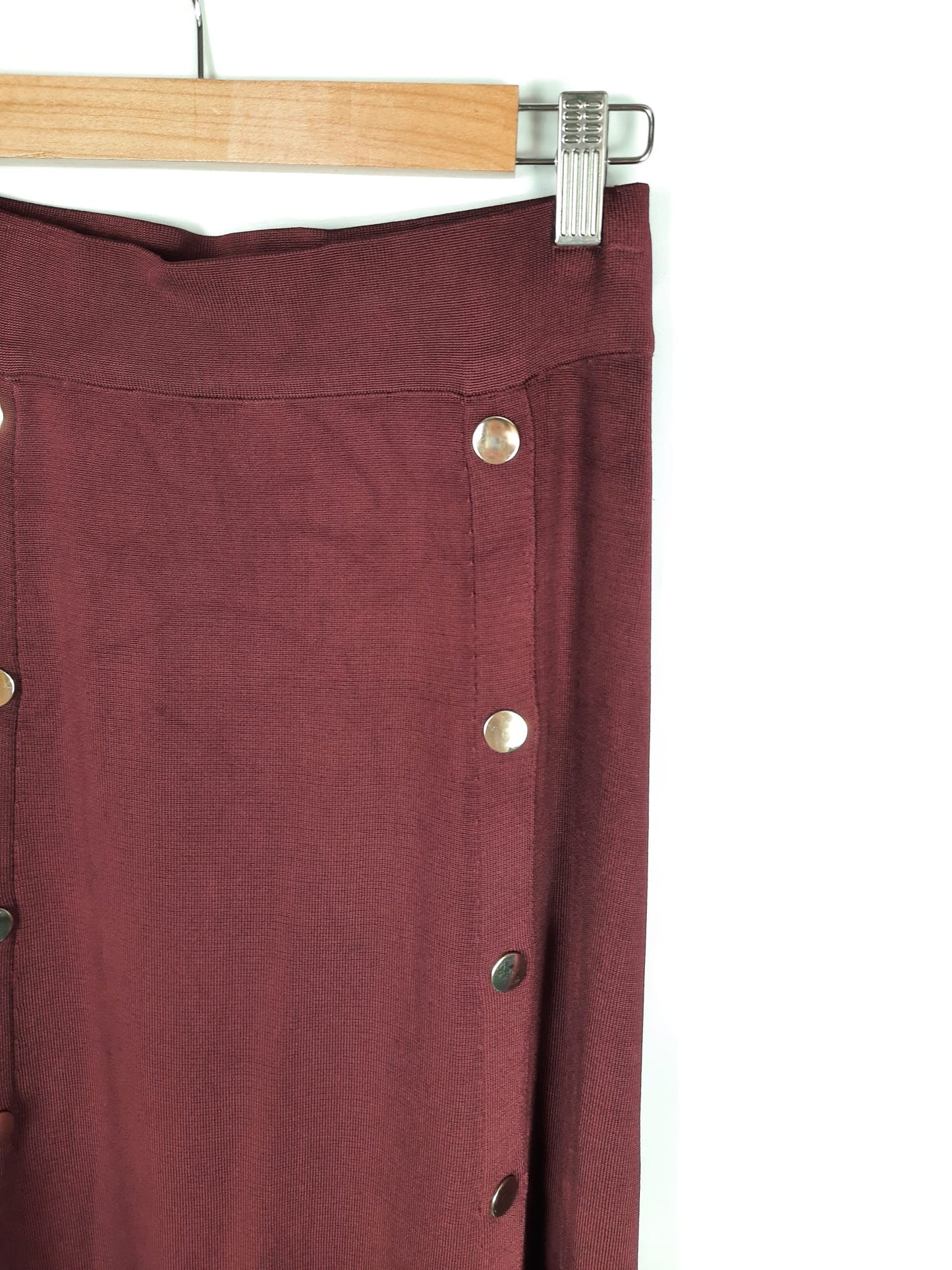 ZARA. falda burdeos botones T.m