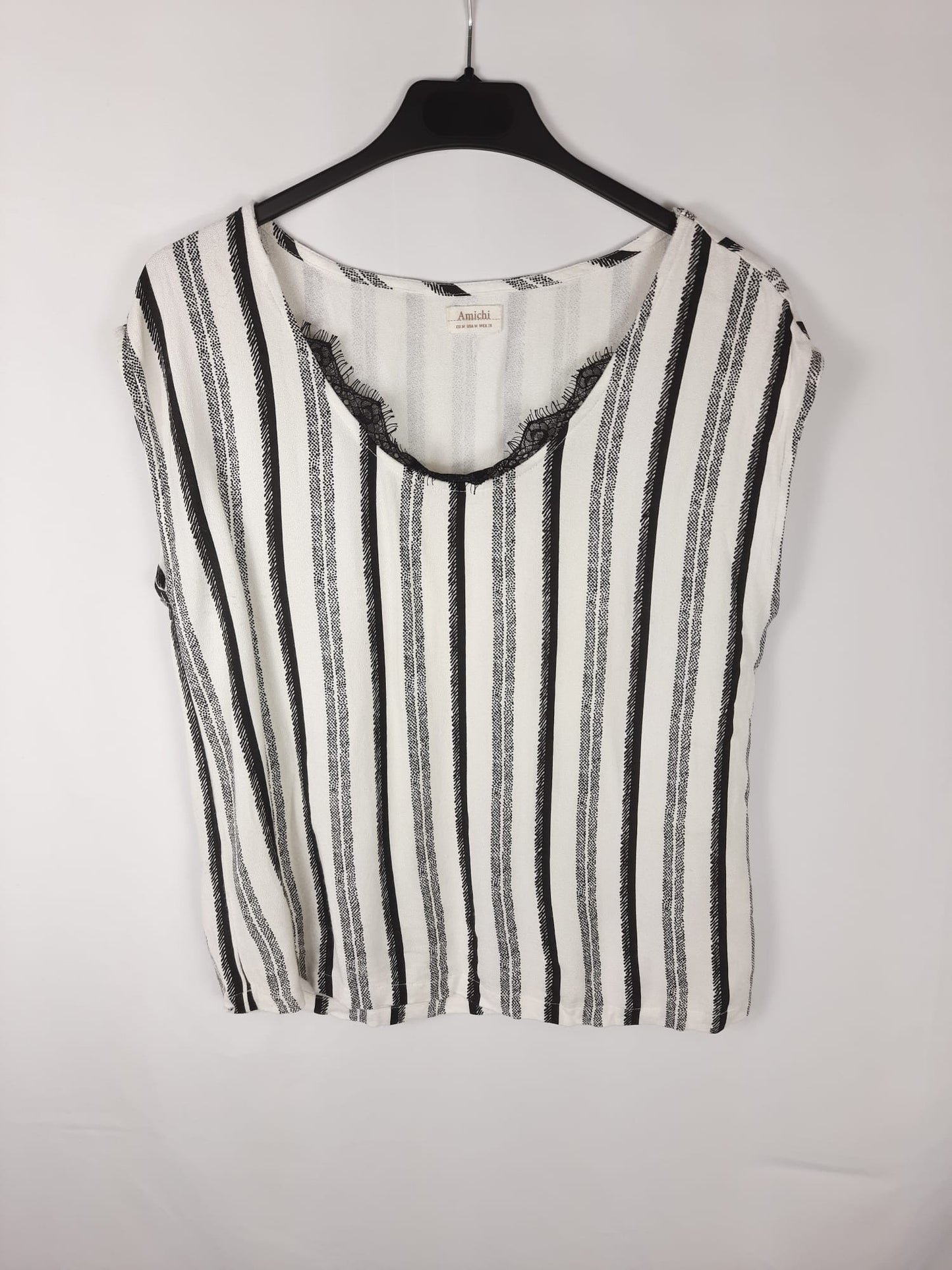 AMICHI.Camiseta/blusa rayas detalle encaje T.m