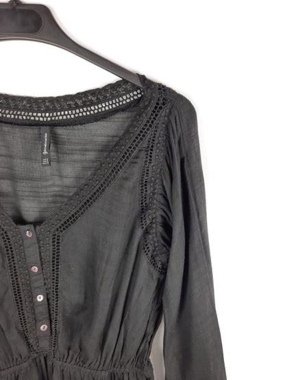 STRADIVARIUS. blusa negra trasparente detalles troquelados T.s