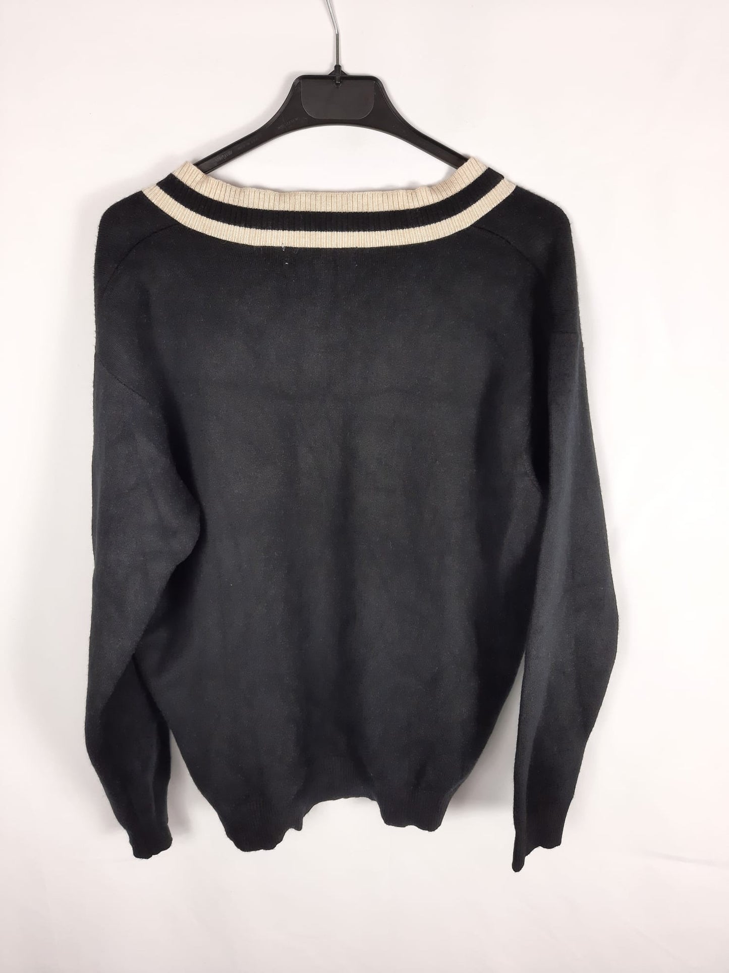 MANGO. jersey negro escote pico a rayas T.S