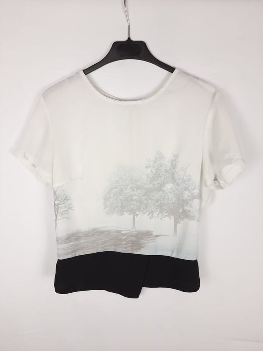 OTROS. Blusa blanca estampada T.U