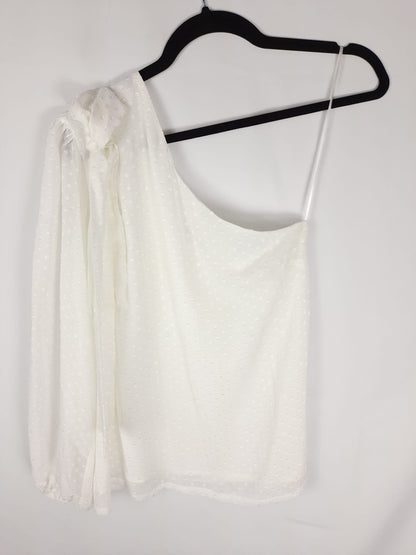 BRUNA. White asymmetrical top with Ts polka dots